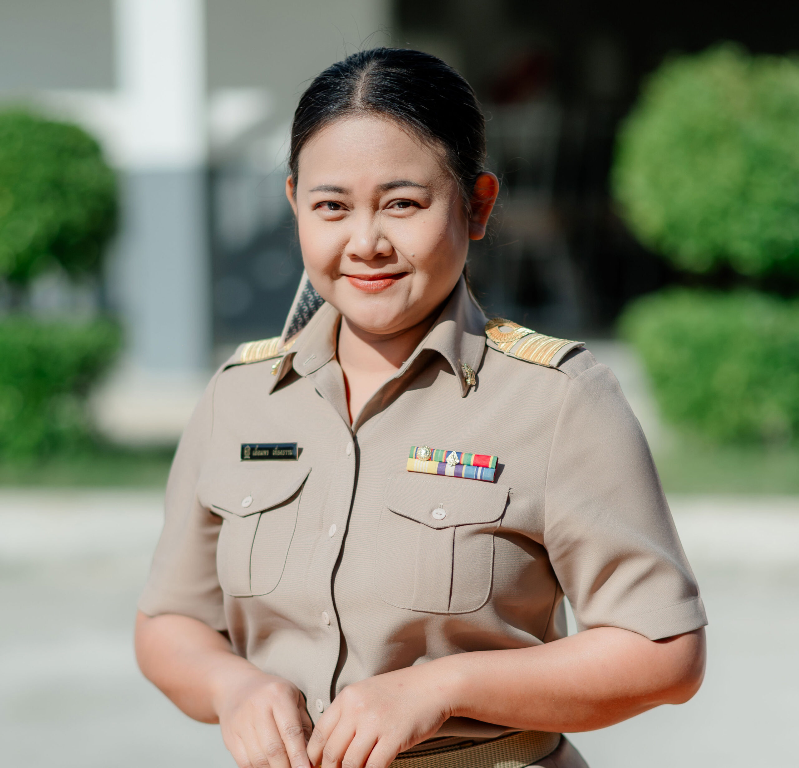 นางเอื้อมพร เที่ยงธรรม